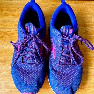 Size 10 Brooks running shoe Revel 4. Some stains no damage to the shoes Year old